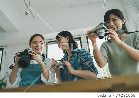 カメラ女子 74281659