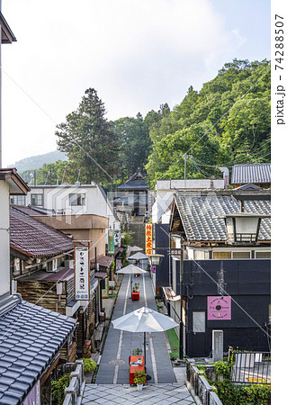 夏の別所温泉 北向観音参道 上田市 の写真素材