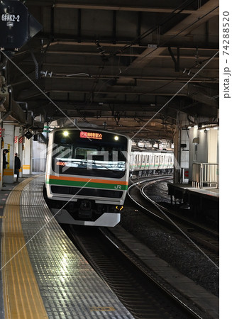 中距離通勤電車（縦構図） 74288520