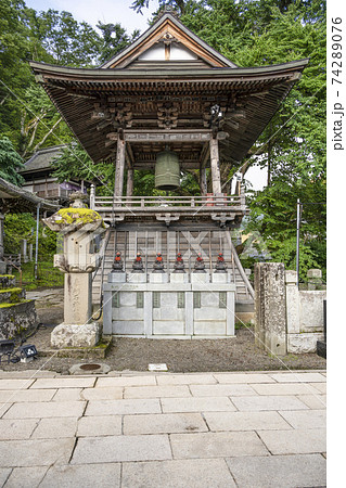 北向観音境内　鐘楼と梵鐘（上田市） 74289076