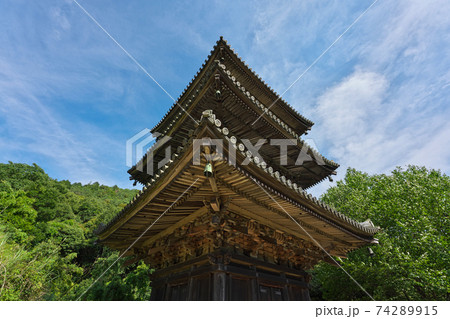 《岡山県》大瀧山福生寺三重塔の風景、6月の晴れの日 《岡山県》大瀧山福生寺三重塔の風景、6月の晴れの日 74289915