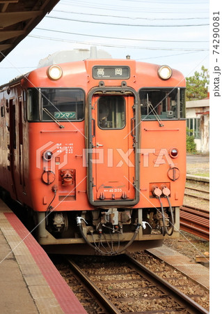 伏木駅に停車する氷見線 高岡行き キハ40形 伏木駅に停車する氷見線 高岡行き キハ40形 74290081