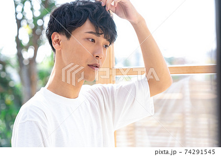 若い男性 若い男性 74291545