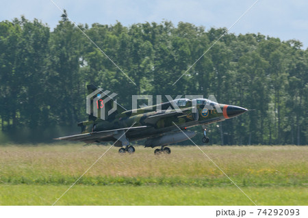 スウェーデン空軍サーブSk37ビゲン離陸 スウェーデン空軍サーブSk37ビゲン離陸 74292093