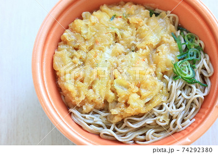 美味しいかき揚げ載せの天ぷらそば 美味しいかき揚げ載せの天ぷらそば 74292380