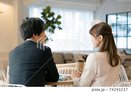 婚活中の男女 婚活中の男女 74293237