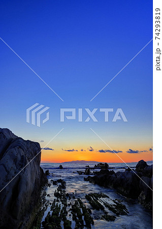 根本海岸の夕景 74293819