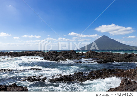 長崎鼻から見た開聞岳(薩摩富士) 長崎鼻から見た開聞岳(薩摩富士) 74294120