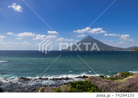 長崎鼻から見た開聞岳(薩摩富士) 長崎鼻から見た開聞岳(薩摩富士) 74294135