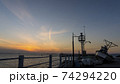 夕焼け 夕暮れ 海 74294220