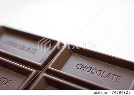 高カカオのチョコレート（板チョコ） 74294329