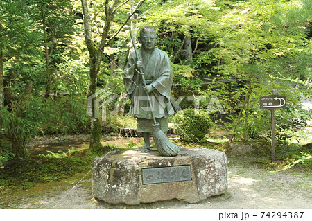 京都一休寺の一休さん 74294387