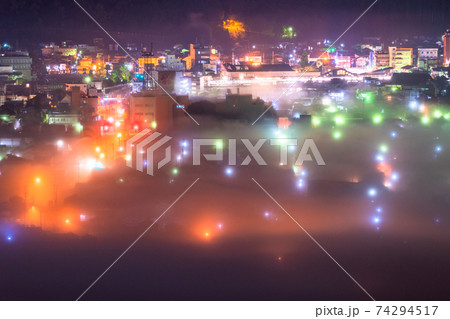 埼玉県 秩父雲海 夜景の写真素材