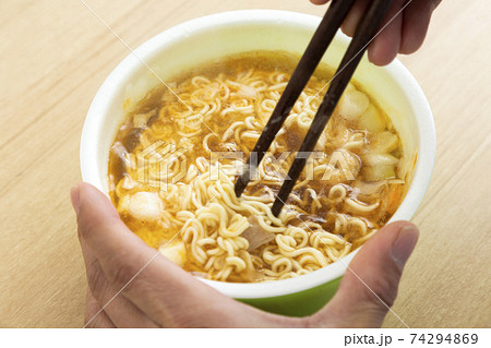 カップラーメン 74294869