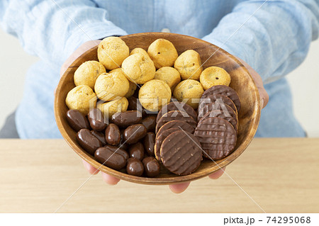 お菓子 チョコレート ビスケットの写真素材