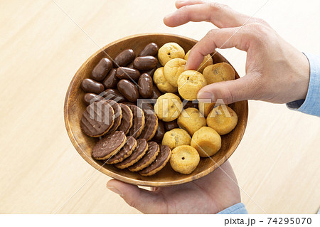 お菓子 チョコレート ビスケット お菓子 チョコレート ビスケット 74295070