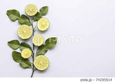 kaffir lime slice herbal local flora of asia arrangement flat lay postcard style kaffir lime slice herbal local flora of asia arrangement flat lay postcard style 74295614