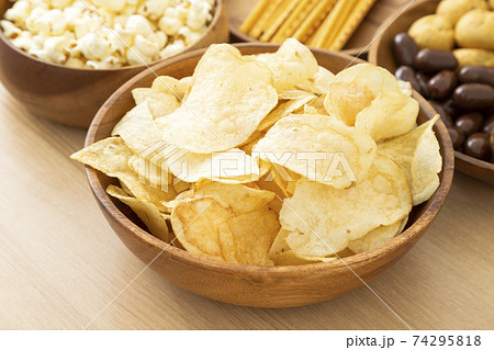 ポテトチップス 74295818