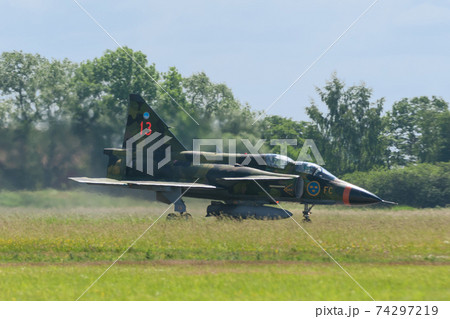 スウェーデン空軍サーブSk37ビゲン着陸 スウェーデン空軍サーブSk37ビゲン着陸 74297219