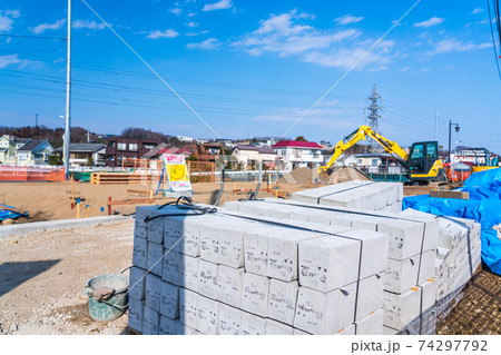 住宅街の道路拡張工事 住宅街の道路拡張工事 74297792