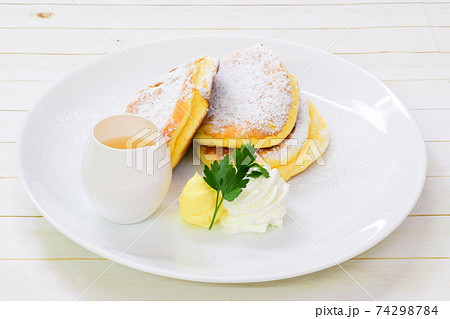パンケーキ スフレパンケーキアイス添え パンケーキ スフレパンケーキアイス添え 74298784