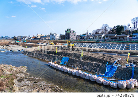 川の護岸工事 川の護岸工事 74298879