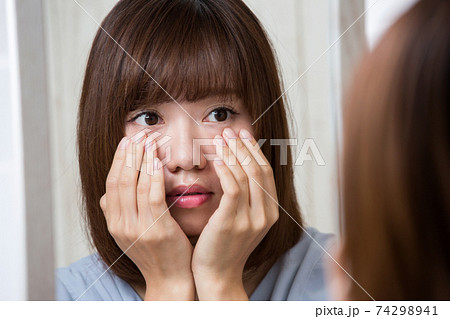 鏡・まぶたのスキンケア 74298941