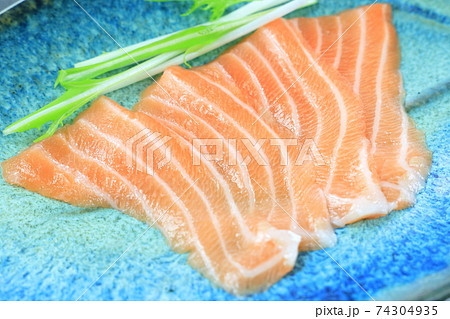 美味しいサーモンのカルパッチョ 美味しいサーモンのカルパッチョ 74304935