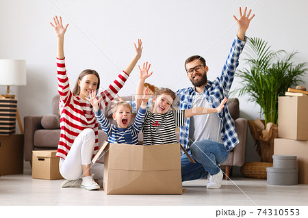 Happy family preparing for relocation 74310553