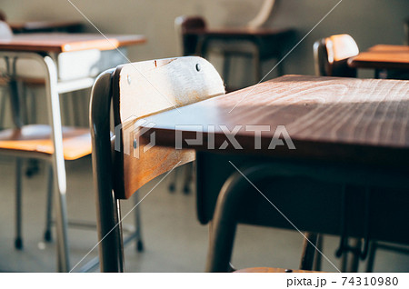 学校の教室 学校の教室 74310980