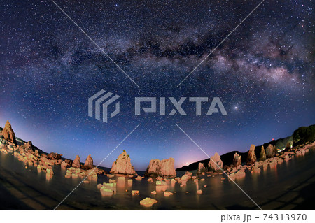 橋杭岩に昇る夏の天の川 74313970