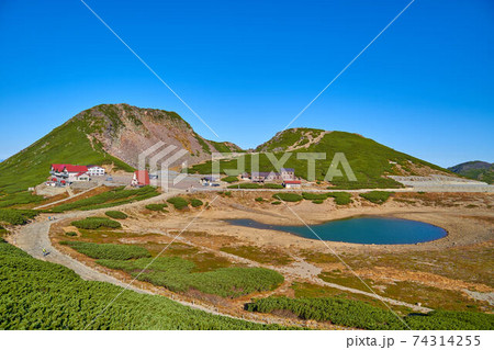 岐阜県(長野県)乗鞍岳の富士見岳の北側の麓から恵比寿岳,魔王岳,鶴ヶ池,山荘方面を見る 74314255
