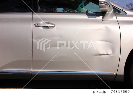 車自損事故 74317666