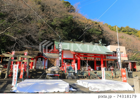 【徳島県】晴天下の徳島眉山天神社 【徳島県】晴天下の徳島眉山天神社 74318179