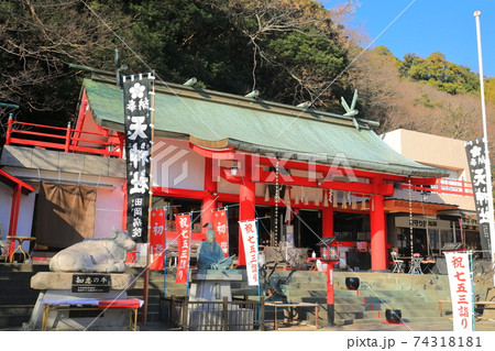 【徳島県】晴天下の徳島眉山天神社 【徳島県】晴天下の徳島眉山天神社 74318181