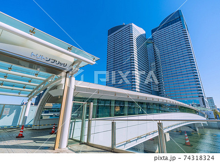 日本の東京都市景観 トリトンブリッジや晴海トリトンスクエアなどを望む 日本の東京都市景観 トリトンブリッジや晴海トリトンスクエアなどを望む 74318324