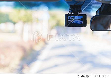 ドライブレコーダー　ドラレコ　【安全運転イメージ】 74318436