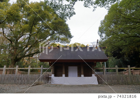 別宮八剣宮での参拝（熱田神宮　愛知県 名古屋市 熱田区） 74321816