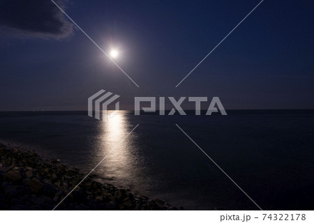 南伊豆に現れるムーンロード 74322178