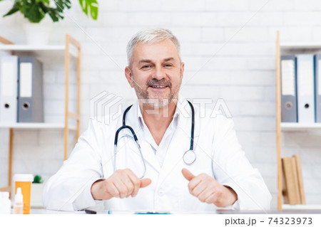 Online medicine, therapist remote consultation in telemedicine virtual mobile chat app Online medicine, therapist remote consultation in telemedicine virtual mobile chat app 74323973
