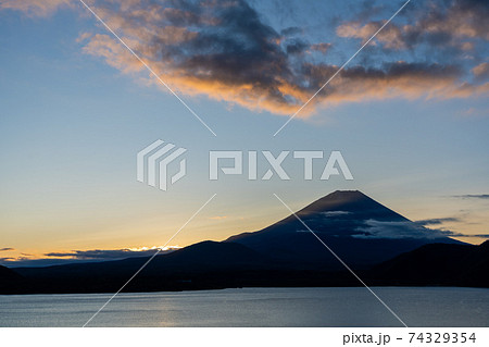 【山梨県】　富士山　本栖湖　 74329354