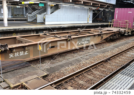 コンテナ車　コキ107形式 （高岡駅） 74332459