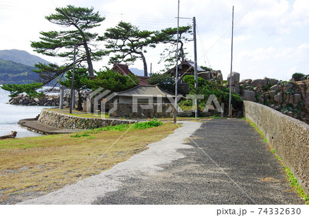 阿武町の宇田郷漁村の護国神社 74332630