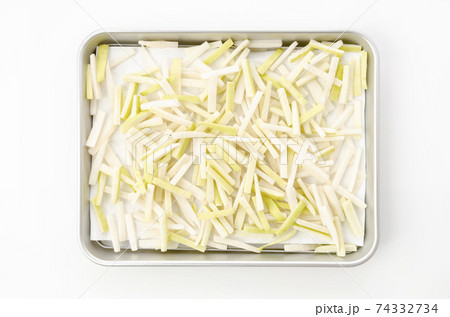 半干した大根の皮 半干した大根の皮 74332734