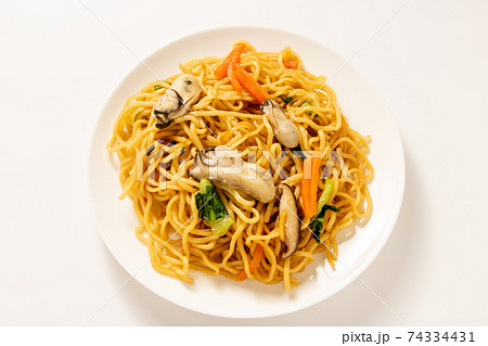 牡蠣とチンゲンサイの中華風焼きそば。 74334431