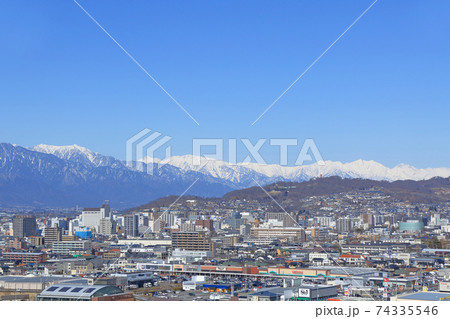岳都松本　冬の市街地と北アルプス 74335546