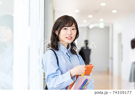 男子大学生 撮影協力:中央工学校附属日本語学校 男子大学生 撮影協力:中央工学校附属日本語学校 74339177