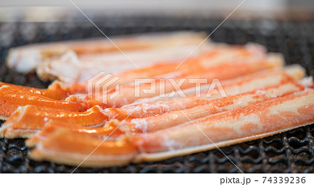 ズワイガニ　七輪で炭火焼き 74339236