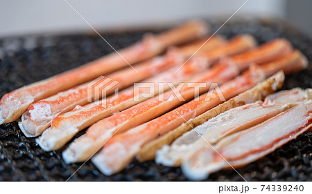 ズワイガニ　七輪で炭火焼き 74339240
