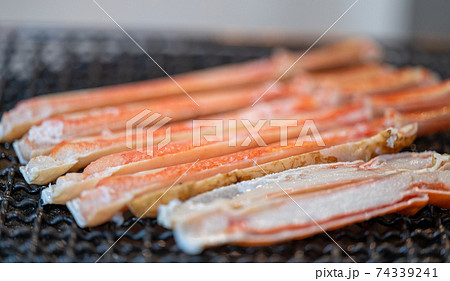 ズワイガニ 七輪で炭火焼き ズワイガニ 七輪で炭火焼き 74339241